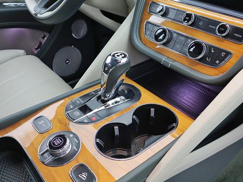 Certified 2023 Bentley Bentayga AWD/4WD image 24
