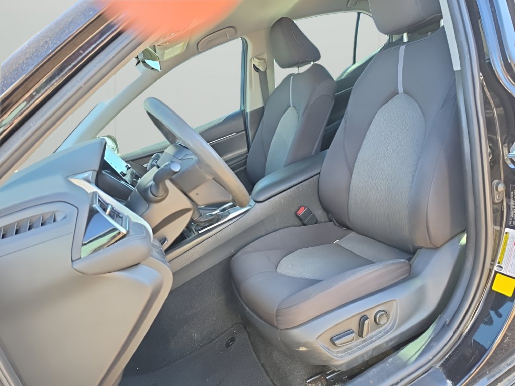 Used 2022 Toyota Camry LE FWD image 12
