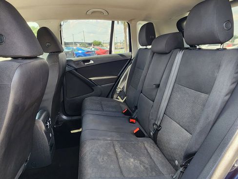 Used 2014 Volkswagen Tiguan S image 14