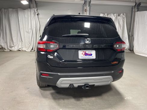Used 2025 Honda Pilot TrailSport image 6