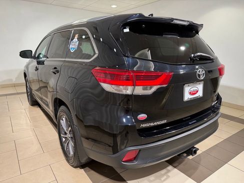 Certified 2019 Toyota Highlander XLE AWD/4WD image 3