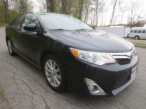 Used 2013 Toyota Camry XLE FWD image 2