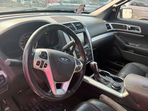 Used 2015 Ford Explorer XLT w/ Equipment Group 202A AWD/4WD image 10