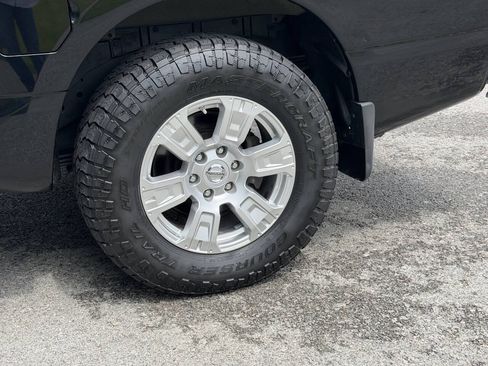 Used 2018 Nissan Titan SV AWD/4WD image 14