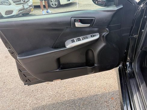 Used 2012 Toyota Camry SE FWD image 12