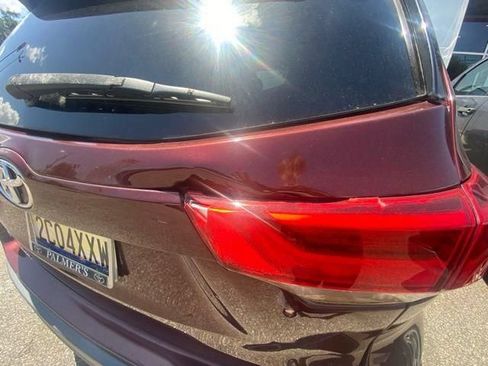 Used 2017 Toyota Highlander LE FWD image 11