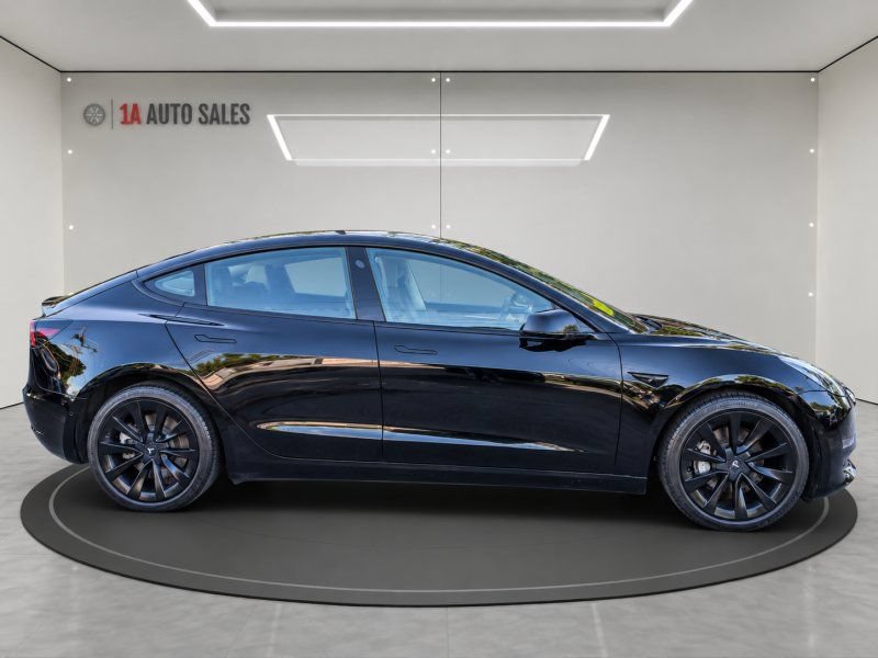 Used 2022 Tesla Model 3 Standard Range RWD image 6