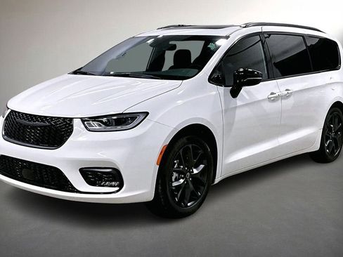 New 2026 Chrysler Pacifica Limited w/ S Appearance Package FWD image 2