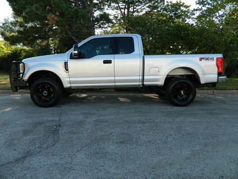 Used 2019 Ford F250 XLT w/ XLT Value Package AWD/4WD image 4