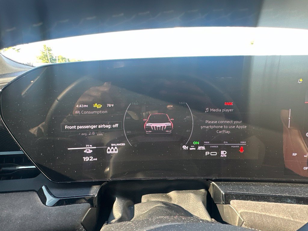 Used 2025 Audi SQ6 e-tron Prestige AWD/4WD image 4