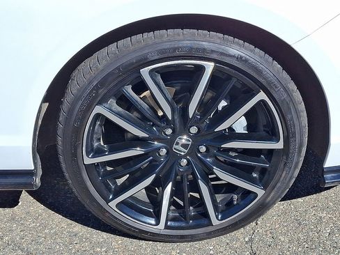 Used 2024 Honda Accord Touring image 9