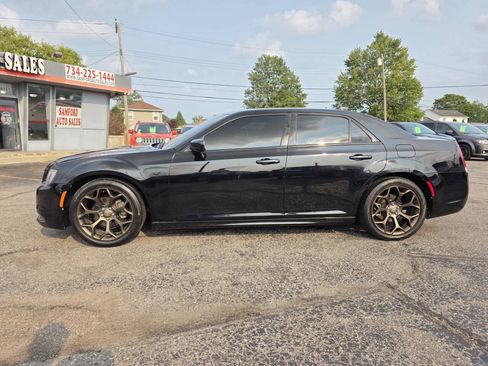 Used 2018 Chrysler 300 S w/ 300S Alloy Package RWD image 8