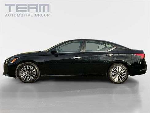 Used 2023 Nissan Altima 2.5 SV image 4