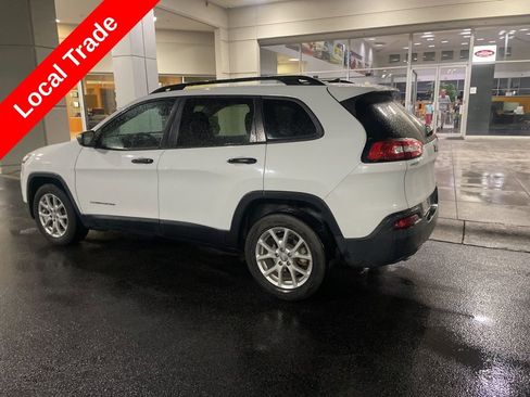 Used 2017 Jeep Cherokee Sport image 5