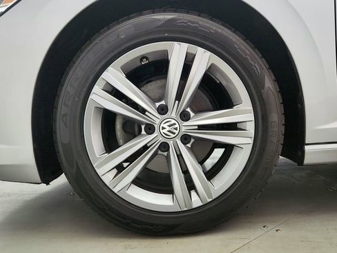 Used 2020 Volkswagen Jetta R-Line w/ R-Line Cold Weather Package FWD image 32