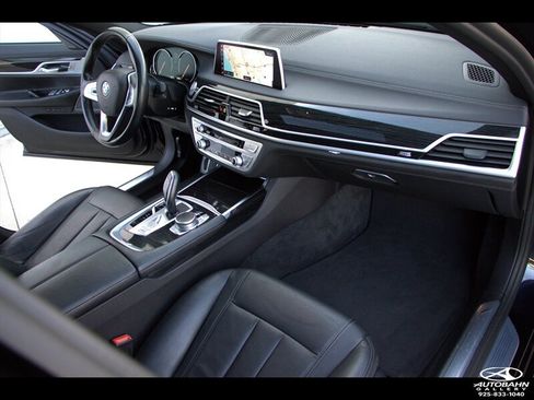 Used 2019 BMW 740i w/ M Sport Package RWD image 34