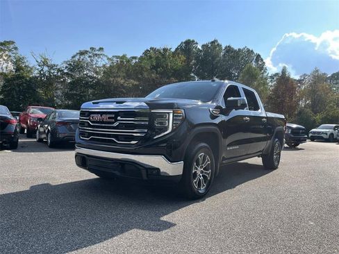 Used 2025 GMC Sierra 1500 SLT image 2