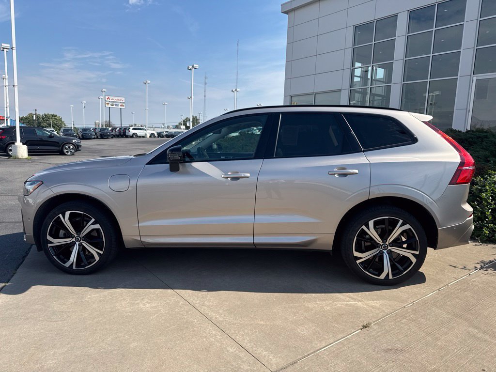 Used 2025 Volvo XC60 T8 Ultra w/ Protection Package Premier AWD/4WD image 8