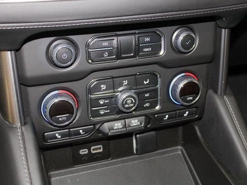 Used 2023 Chevrolet Tahoe Z71 w/ Luxury Package image 14