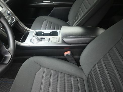Used 2020 Ford Fusion SE FWD image 21