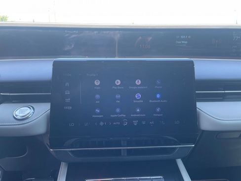 Used 2024 Lincoln Nautilus Premier image 17