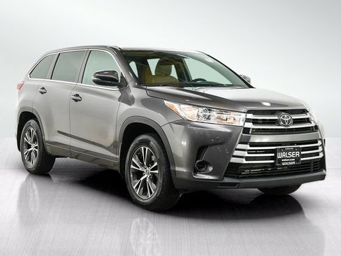 Used 2018 Toyota Highlander LE AWD/4WD image 7