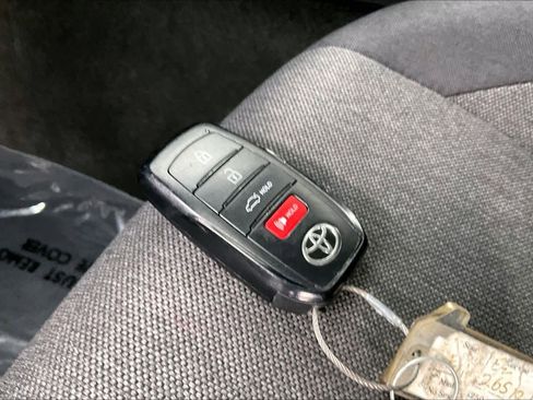 Used 2025 Toyota Camry LE image 14