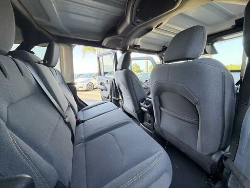 Used 2025 Jeep Wrangler Unlimited Sahara w/ Safety Group AWD/4WD image 20