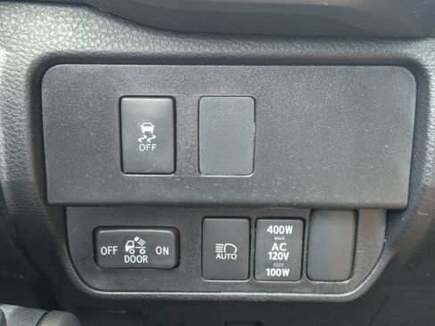 Used 2023 Toyota Tacoma TRD Off-Road w/ Technology Package AWD/4WD image 21