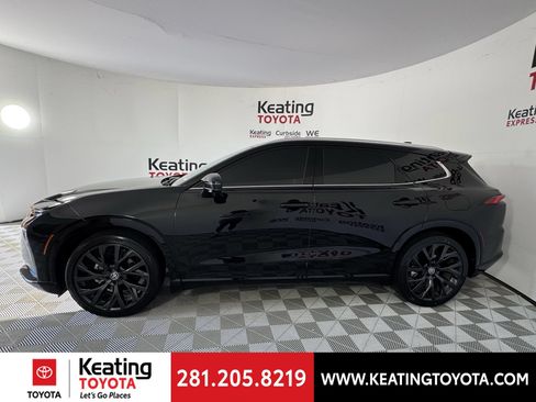 Certified 2025 Toyota Crown Signia w/ Advanced Technology Package AWD/4WD image 9