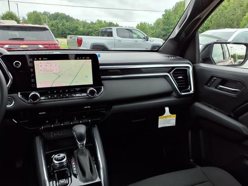 Used 2024 GMC Canyon Elevation w/ Convenience Package image 32