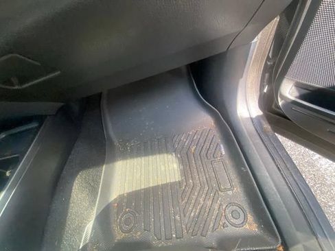 Used 2018 Toyota RAV4 XLE FWD image 18