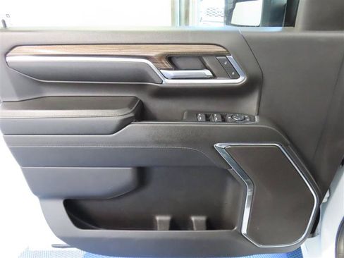 Used 2024 Chevrolet Silverado 2500 LT AWD/4WD image 15