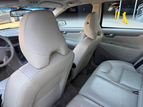 Used 2006 Volvo V70 2.4 FWD image 17