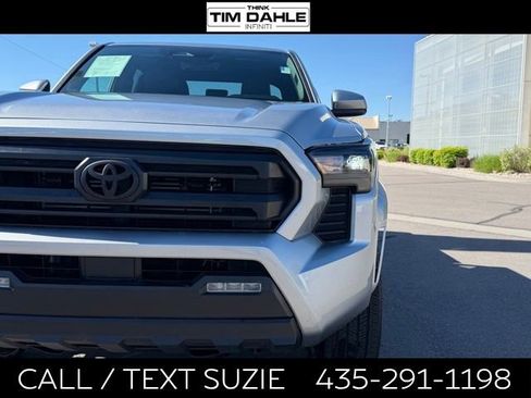 Used 2025 Toyota Tacoma SR5 AWD/4WD image 5