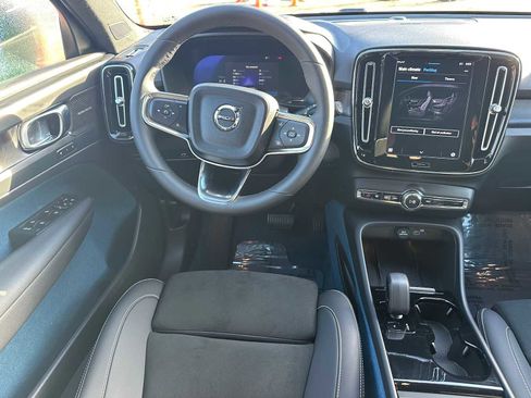 Certified 2023 Volvo XC40 Recharge Ultimate image 17