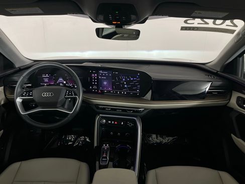 Certified 2025 Audi Q5 2.0T Premium Plus w/ Premium Plus image 18