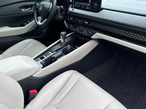 Used 2023 Honda Accord Touring image 12