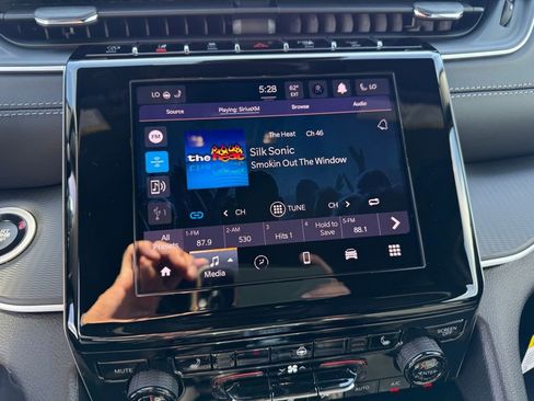 New 2025 Jeep Grand Cherokee Laredo image 19