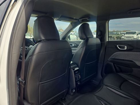 Used 2023 Jeep Compass Latitude image 18