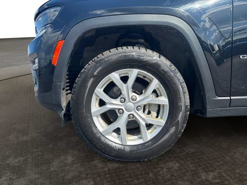 Used 2023 Jeep Grand Cherokee Limited AWD/4WD image 9