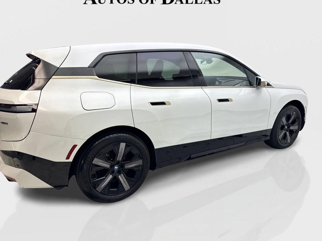 Used 2024 BMW iX xDrive50 w/ Premium Package AWD/4WD image 12