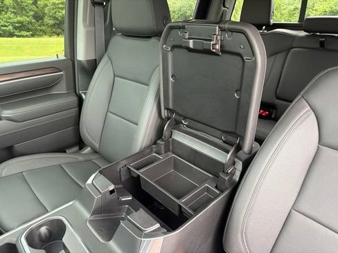 Used 2026 GMC Sierra 3500 SLT w/ SLT Convenience Package AWD/4WD image 21