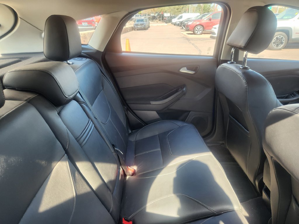 Used 2015 Ford Focus SE w/ Equipment Group 201A FWD image 11