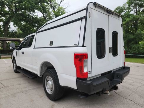 Used 2018 Ford F250 XL w/ Power Equipment Group RWD image 5
