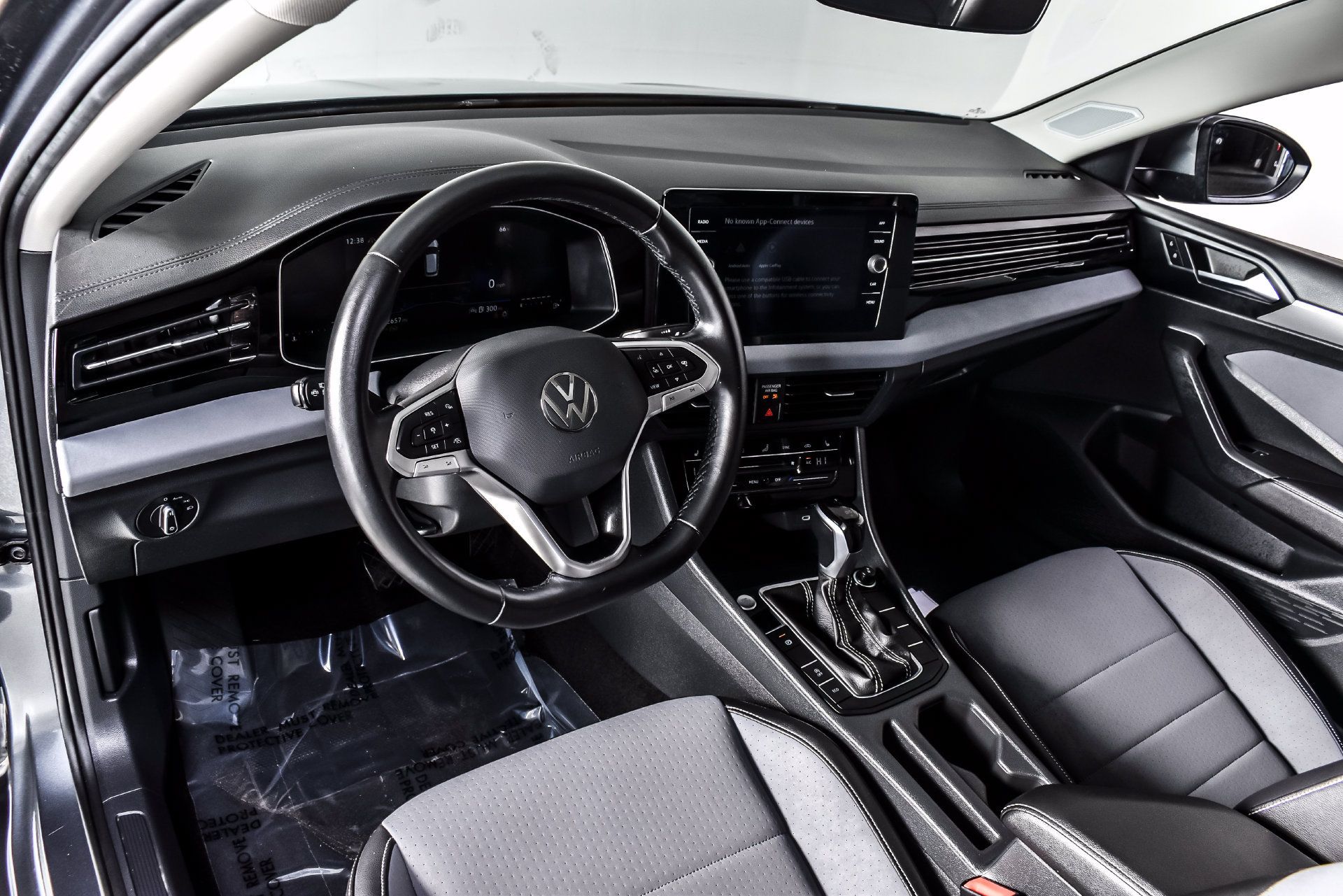 Used 2025 Volkswagen Jetta SE FWD image 15
