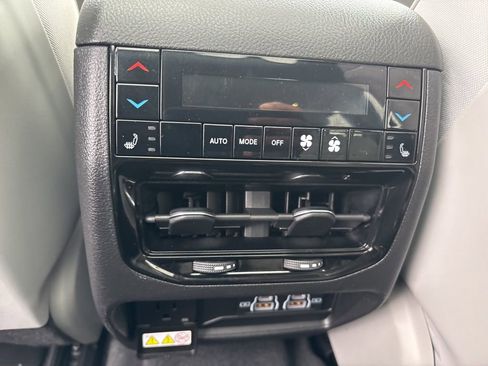 Used 2021 Jeep Grand Cherokee L Summit w/ Luxury Tech Group V image 25