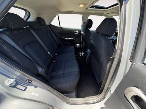 Used 2022 Hyundai Venue SEL FWD image 23