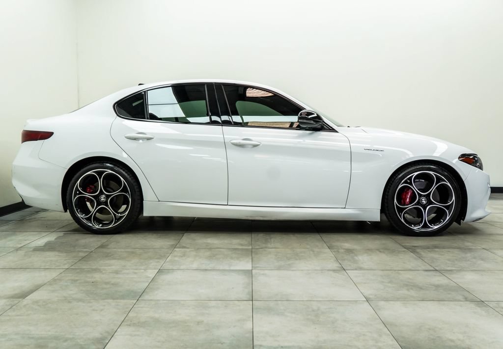 Used 2023 Alfa Romeo Giulia Veloce RWD image 7