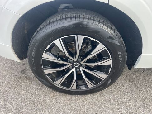 Certified 2023 Volvo XC60 B5 Plus w/ Climate Package image 15